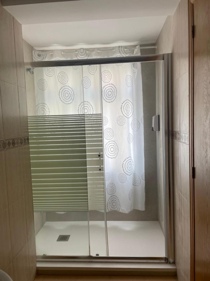 Hostal Maria Έλτσε Εξωτερικό φωτογραφία A modern armoire