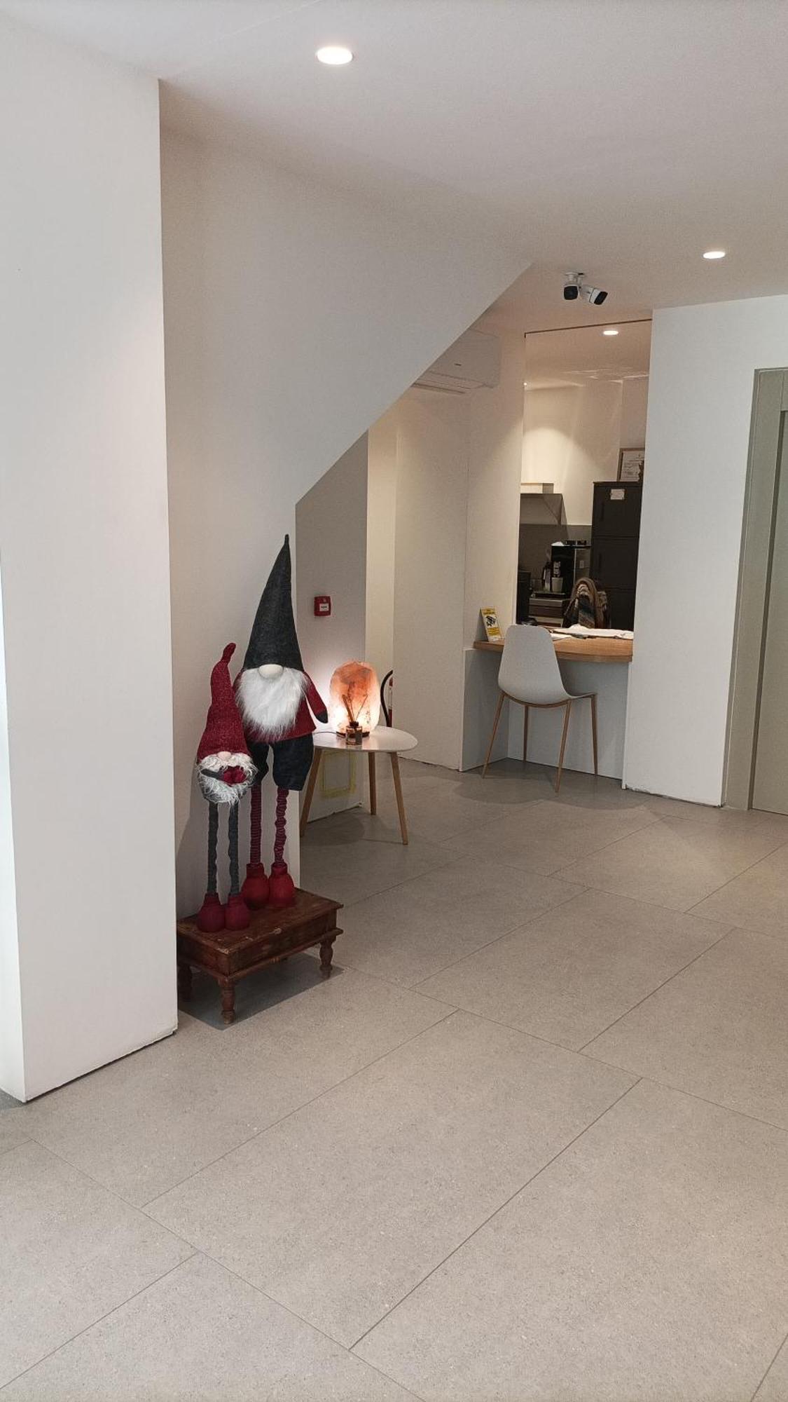 Hostal Maria Έλτσε Εξωτερικό φωτογραφία Tomte in a Swedish home