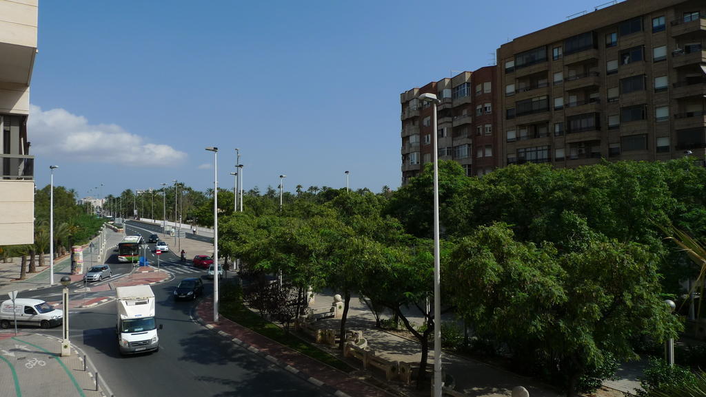 Hostal Maria Έλτσε Εξωτερικό φωτογραφία The park