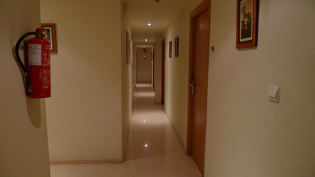 Hostal Maria Έλτσε Εξωτερικό φωτογραφία A corridor in a hotel